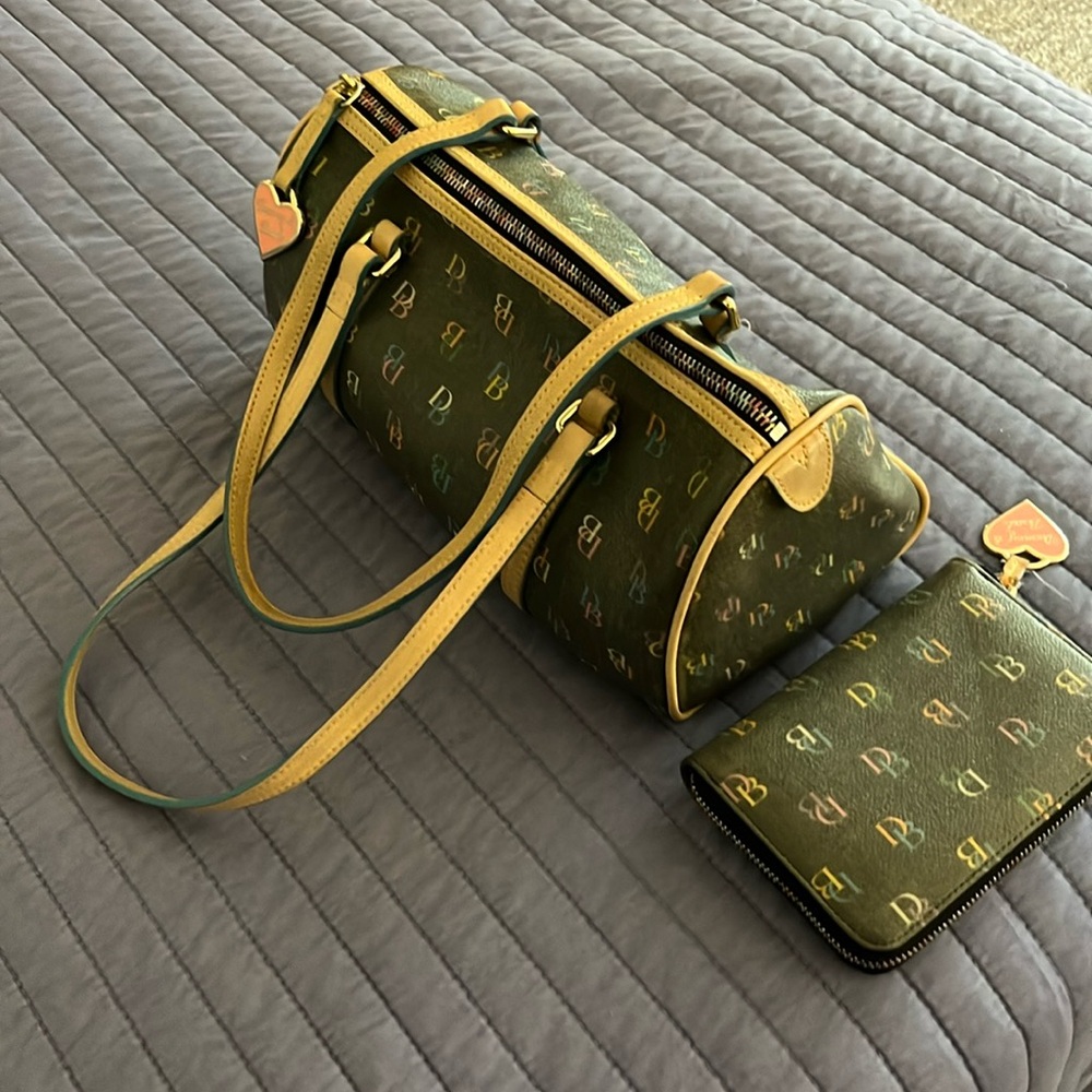 Dooney &Bourke Vintage Rainbow 🌈 Zipper set